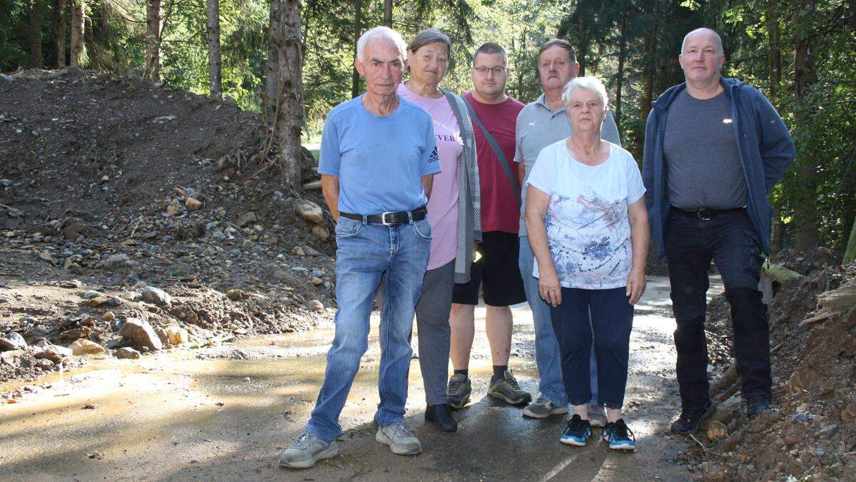 Einige der betroffenen Bewohner: Anton Warrasch, Margarete Kucher, Paul Hallegger, Jakob und Roswitha Christof und Franz Morwei (von links) 