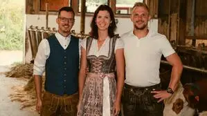 Christina mit ihren beiden Hofherren Daniel (li.) und Philipp (re.)