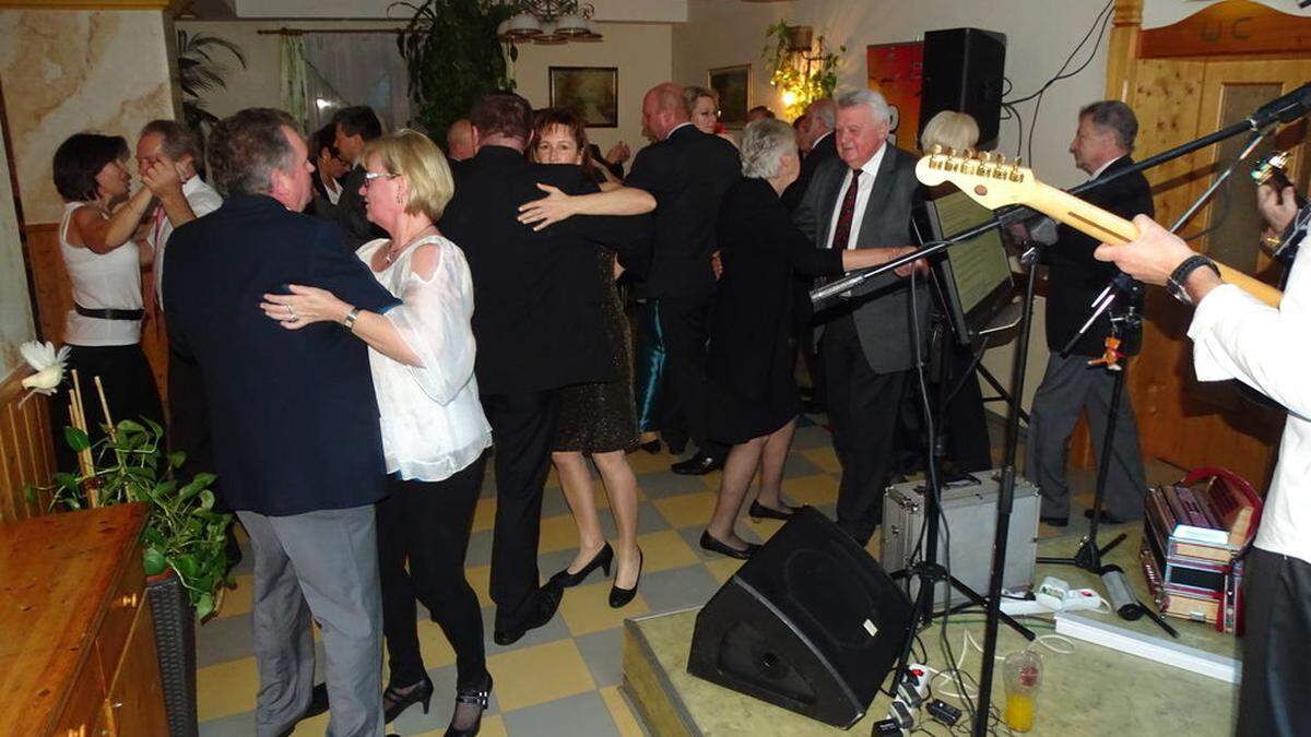 Tanz beim Nelkenball in Ludersdorf-Wilfersdorf