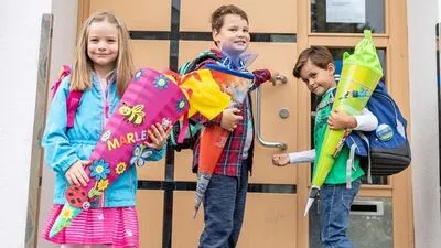 Auch für Marlene, Raphael und Seppi geht heute die Schule los