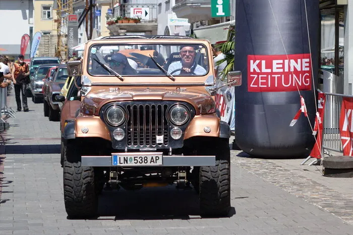 Das herrliche Sommerwetter ließ vor allem die Herzen der Cabrio-Fahrer höher schlagen.