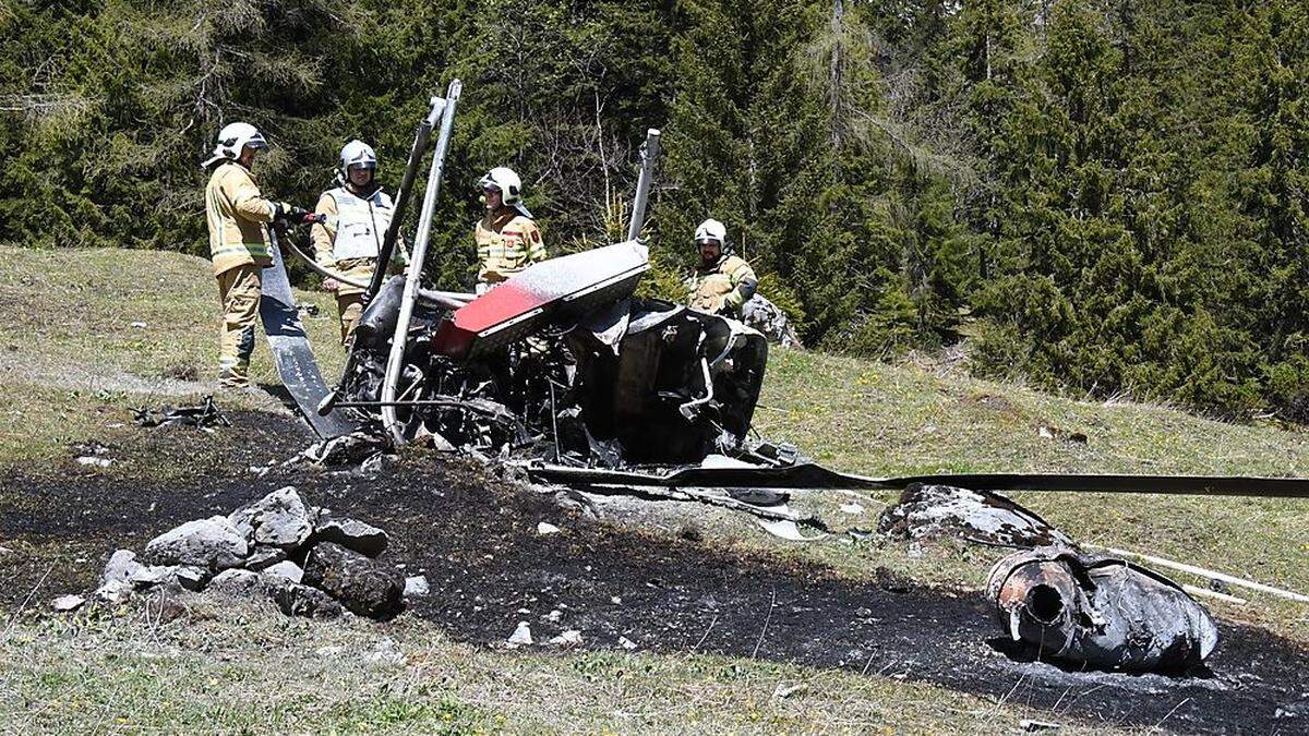 Der Hubschrauber wurde beim Absturz stark zerstört