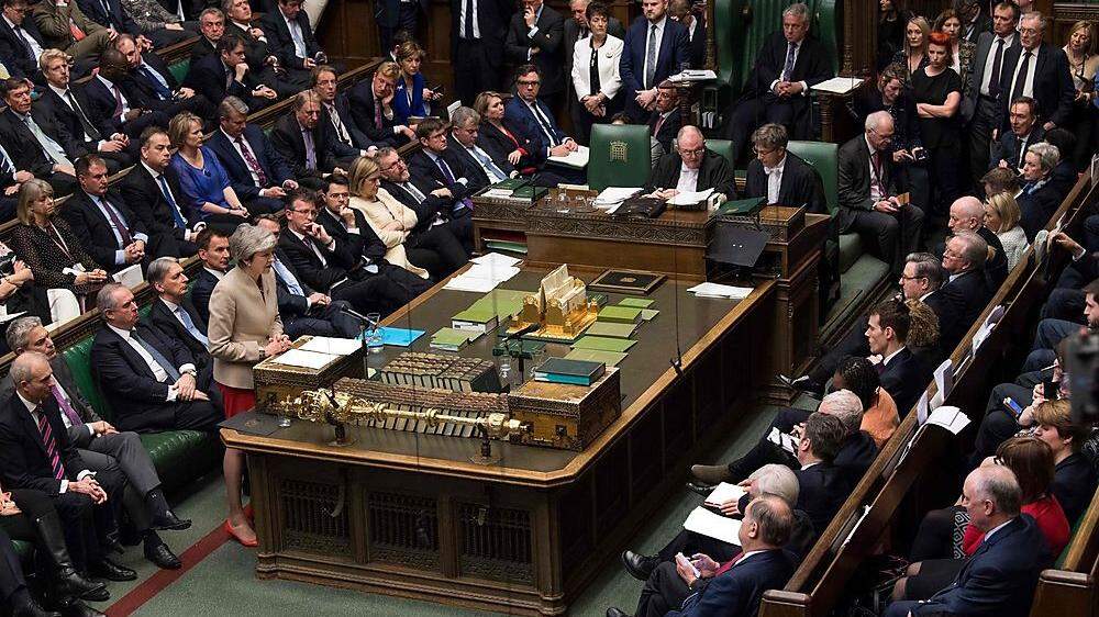 Vergeblich warb die britische Premierministerin Theresa May vor den Abgeordneten des Unterhauses in Westminster für ihr Austrittsabkommen mit der Europäischen Union. Jetzt droht dem Vereinigten Königreich die Zeit davonzulaufen 	