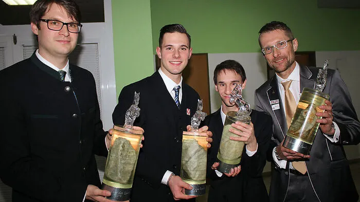 Die strahlenden Gewinner: Franz Roth, Niklas Hörmann, Philipp Stiefmann und Stefan Mayer (von links)