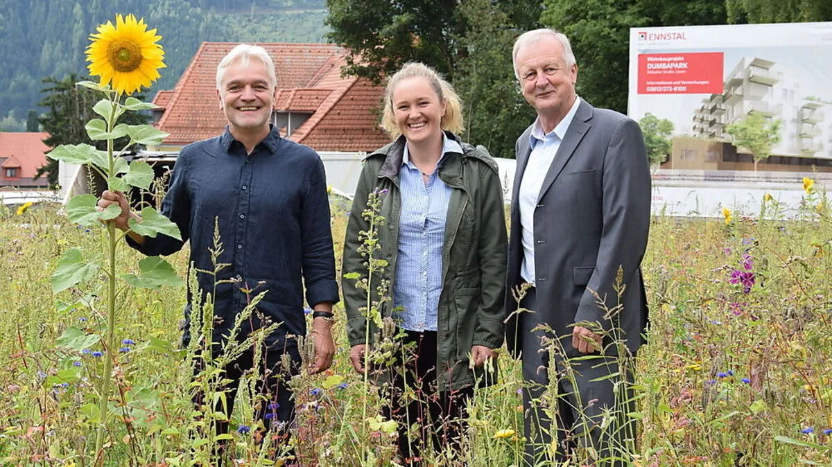 Bernhard Krautzer und Petra Haslgrübler (beide HBLFA Raumberg-Gumpenstein) mit Alois Oberegger  