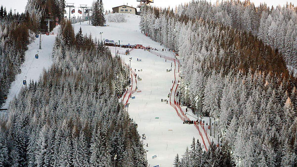 Wo sonst der Slalom der Damen stattfindet, gibt es heute einen Riesentorlauf