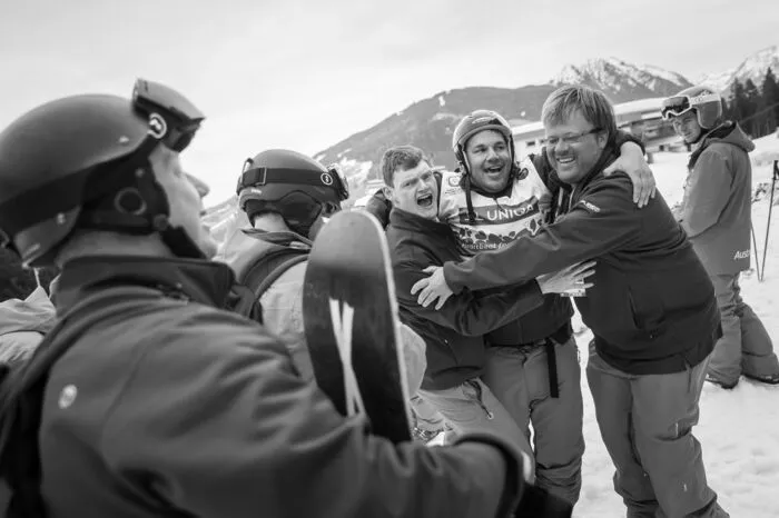 David Campion aus Australien beim Snowboard-Slalom in Rohrmoos