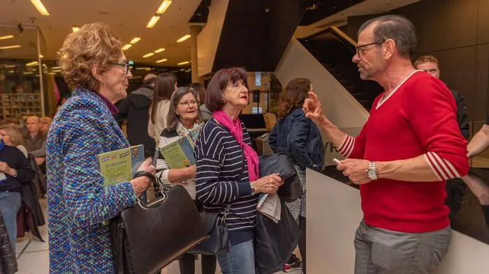Passionierte Hobbygärtner und Naturliebhaber holten sich Autogramm, Foto und nützliche Tipps vom Garten-Guru Karl Ploberger