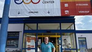 Gerhard Hartleb vor dem Euro Office Center