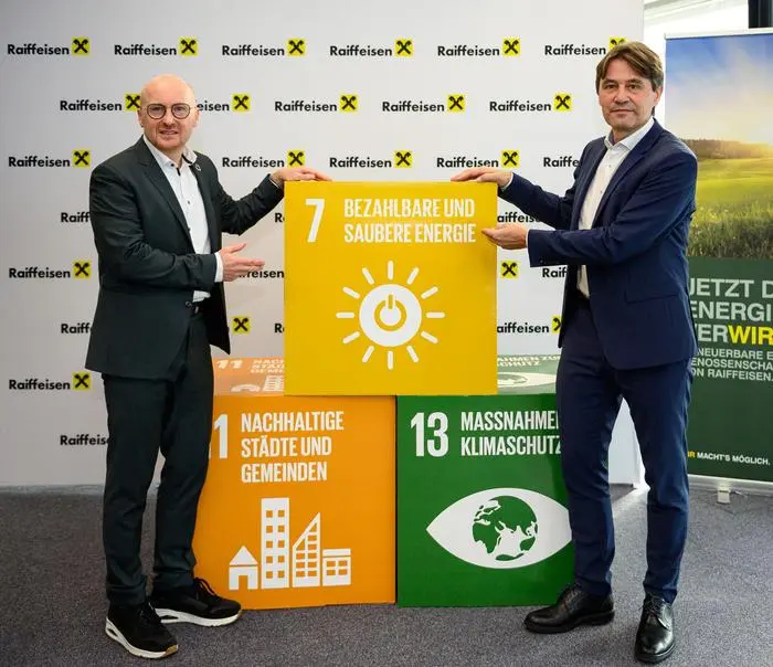 Nachhaltigkeitsmanager Wolfgang Saiwald und RLB-Vorstandsdirektor Gert Spanz (rechts)