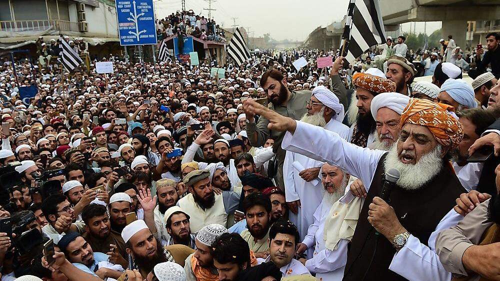 Massive Straßenproteste gegen das Urteil des Gerichts in Pakistan