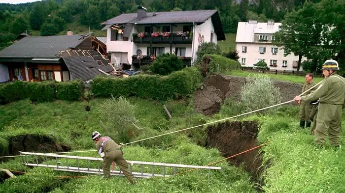 17. Juli 1998: Am Vormittag kommt es im Talkumwerk in Lassing unter Tag zu einem Schlammeinbruch.