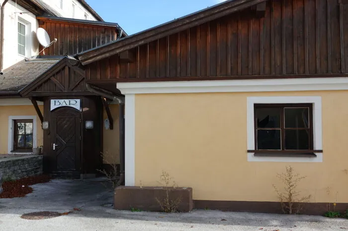 Anfang 2022 gab der letzte Pächter des "Stainacher Hofes" nach einem Konkurs auf, seitdem ist hier allzeit gültiger Ruhetag