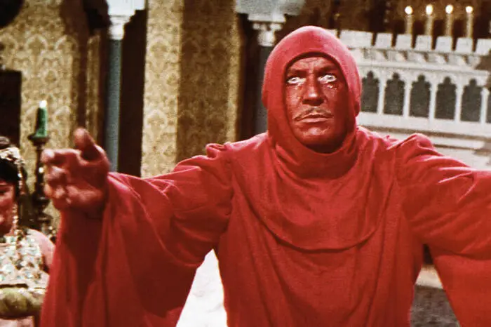 46. Die Maske des roten Todes (1964) von Roger Corman. Regisseur Roger Corman war der Weltmeister des B-Movies. Was nicht heißt, dass er schlechte Filme gemacht hat. Diese Edgar-Allan-Poe-Verfilmung ist voller Seitenhiebe auf die Konsumgesellschaft sowie die USA der 60er. Und die visuelle Gestaltung erinnert an Genies wie Fellini und Pasolini. Gruselfaktor 4/10.