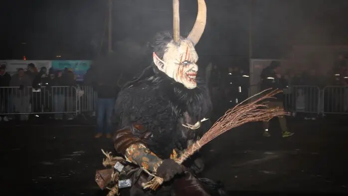 Am Samstag den 13. Dezember 2025 fand zum bereits 11. Mal der traditionelle Krampus- und Perchtenlauf der Lungitzer Tuning Devils auf dem Sportplatzgelände in St. Johann in der Haide statt. 