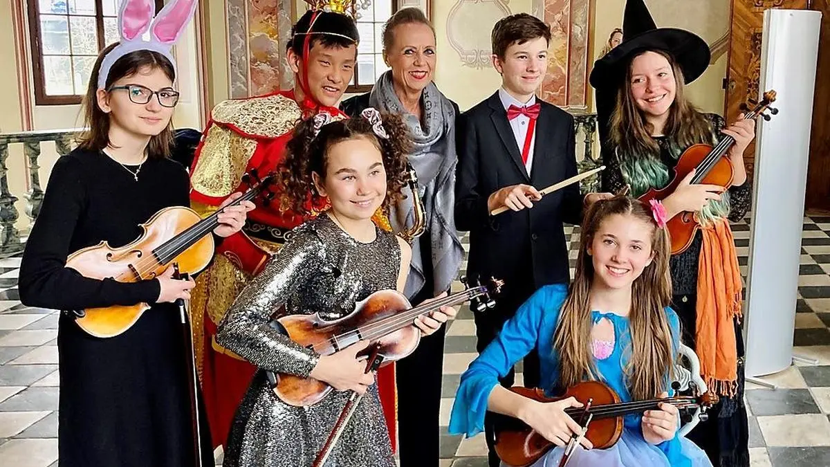 Das Ensemble "Vielsaitig mit Schlag" mit Sofia Ratschl, Yuran Zang, Victoria Ertl, Inge Jacobsen, Felix Brunner, Anna Ertl und Yori Laubreiter erzielte einen 1. Preis