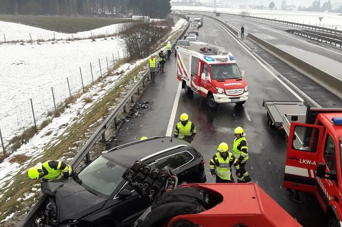 Um 9.52 Uhr wurde die Freiwillige Feuerwehr Langenwang zu einem Verkehrsunfall auf die S6 - Fahrtrichtung Klagenfurt - zwischen Langenwang und Krieglach mittels Sirene gerufen.