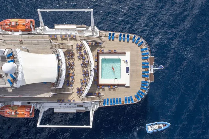 Club Med 2. Ein Overwater-Spa-Bereich sowie zwei neue Restaurants sorgen für holistisches Wohlbefinden.