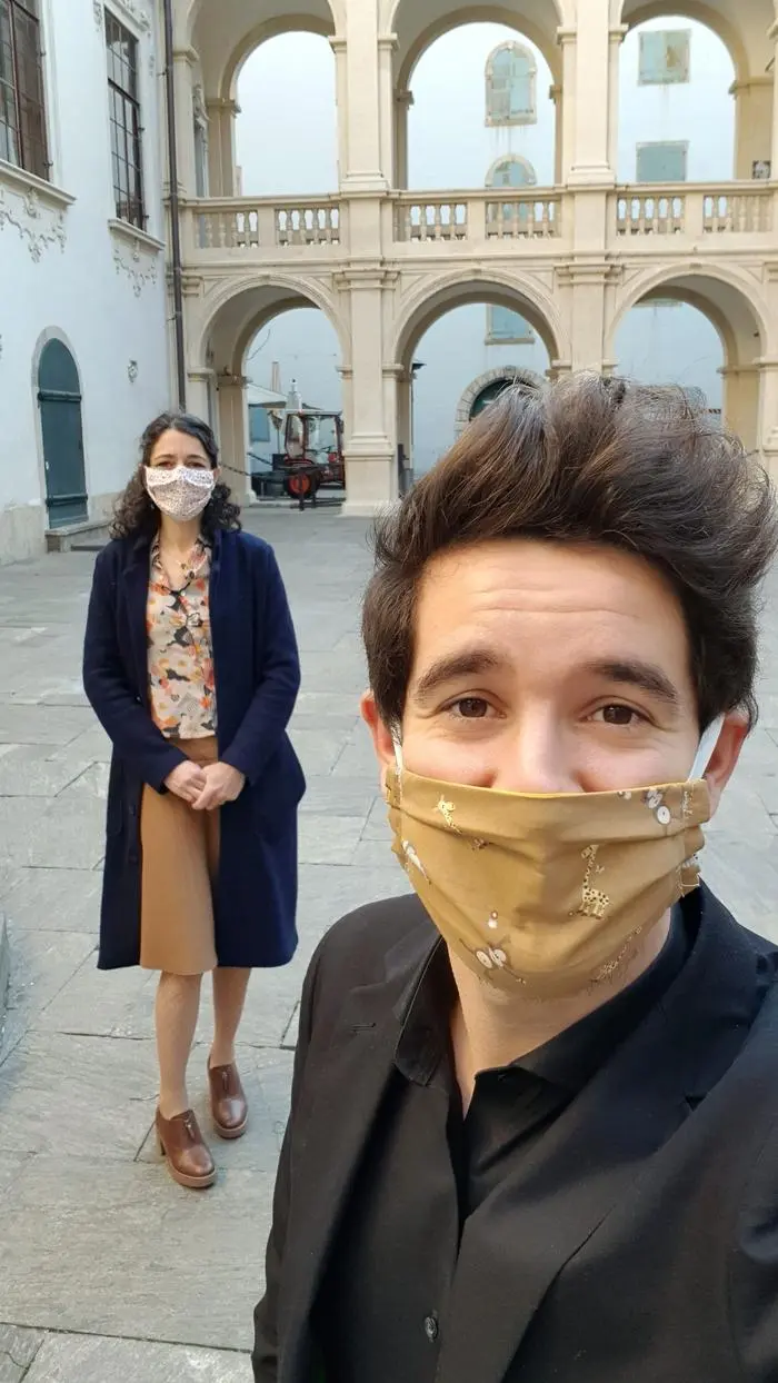 Heute herrscht beim Sonderlandtag Maskenempfehlung: Sandra Krautwaschl und Abg. Georg Schwarzl von den Grünen mit Maske und Abstand nach den heutigen Ausschüssen