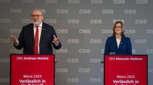 ÖBB-CEO Andreas Matthä und CFO Manuela Waldner bei der Präsentation der Jahreszahlen 
