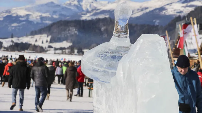 Rund 12.000 Besucher pilgerten zum Weißensee, um beim Servus Alpenpokal dabei zu sein. Österreich- Rekord im Eisstock-Weitschießen wurde geknackt. Die Tiroler holten den Pokal für Österreich.