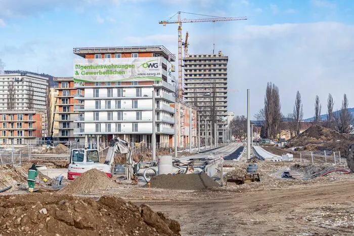 Die Brauerei ist indes lange stillgelegt, Reininghaus wird nun in Puntigam gebraut und abgefüllt. Heute wachsen nun schon seit Monaten die Wohn- und Bürotürme in den Himmel.