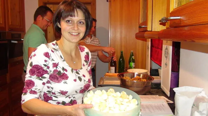 Maria und Johann Kasper in Groß St. Florian haben Freunde zum gemeinsamen Backen für die gute Sache eingeladen. Es war ein gemütlicher, vergnüglicher und köstlich duftender Abend.