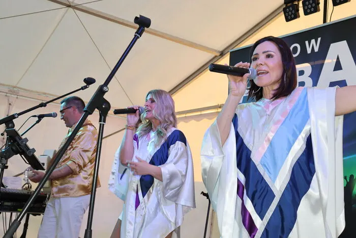 Klicken Sie sich durch die Fotoserie von der ABBA-Show.