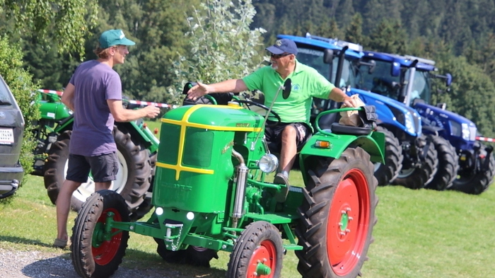 Der Traktor-Oldtimerclub Edelschrott unter Obmann Harald Sabetz lud zum traditionellen Traktoren- und Geländewagentreffen beim Gasthaus Wartinger in Edelschrott.