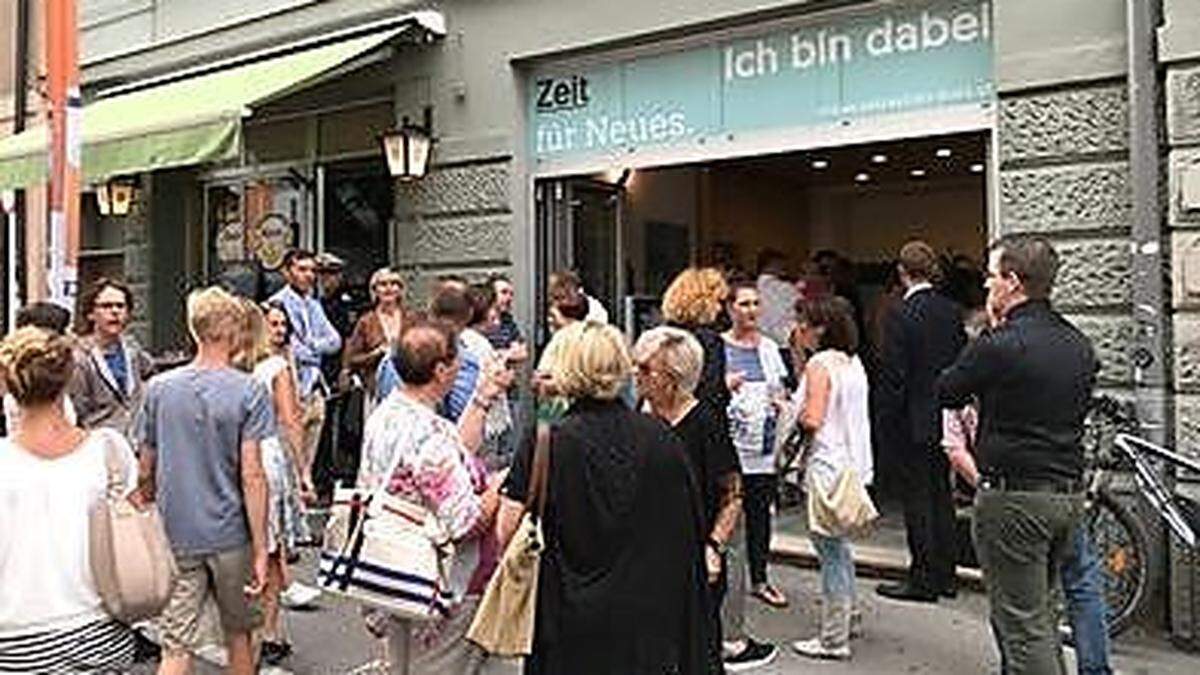 Groß war der Andrang bei der Eröffnung des „Kurz-Büros“ in der Postgasse