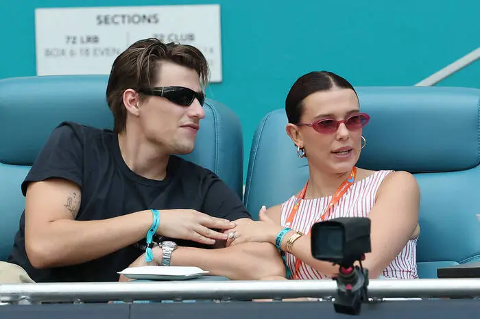 Schauspielerin Millie Bobby Brown und Ehemann Jake Bongiovi überraschten kürzlich mit Familienzuwachs. Das Paar adoptierte Tochter Love