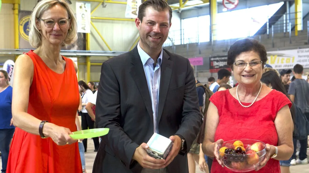 Ursula Theißl (LOGO jugendmanagement), Johannes Heher (Projektleiter "Xund und DU") und die zweite Zeltweger Vizebürgermeisterin Brigitte Konrad auf der Jugendgesundheitskonferenz.