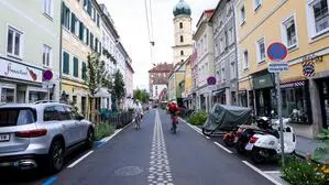 Spaziergang mit Lilly, Neutorgasse, Graz am 24.07.2024