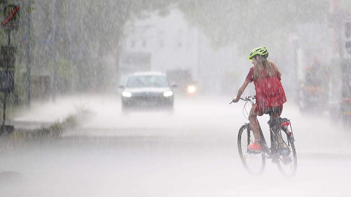 Ab Dienstag stehen Regenschauer und Gewitter ins Haus