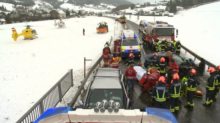 Im Gemeindegebiet von Mitterberg St. Martin kollidierten Sonntagvormittag zwei ausländische Pkw frontal ...