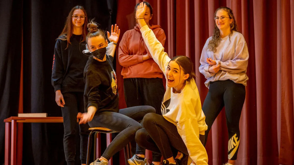 Am BORG Kindberg wird zur Zeit fleißig für eine Neuversion von Mozarts Zauberflöte geprobt