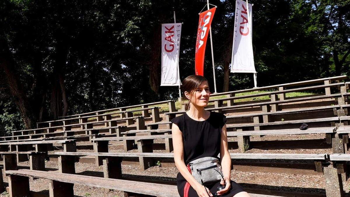 Pia Hierzegger auf den Tribünen der GAK-Tennisplätze in Geidorf