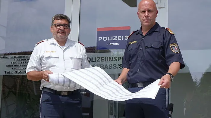 Inspektionskommandant Alfred Lampel mit Bezirkspolizeichef Christian Zöhrer