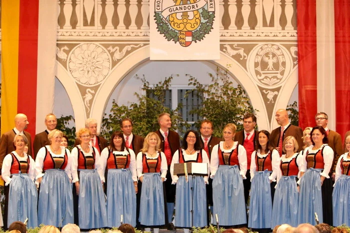 .....wirkten weiters der Grenzlandchor Arnoldstein (Hedi Preissegger).....  
