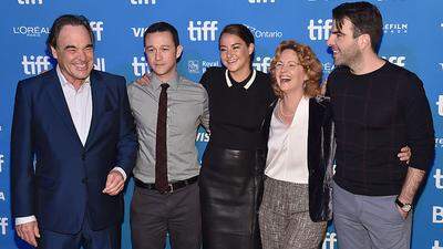 Oliver Stone, Joseph Gordon-Levitt, Shailene Woodley, Melissa Leo, Zachary Quinto bei der &quot;Snowden&quot;-Pressekonferenz in Toronto 