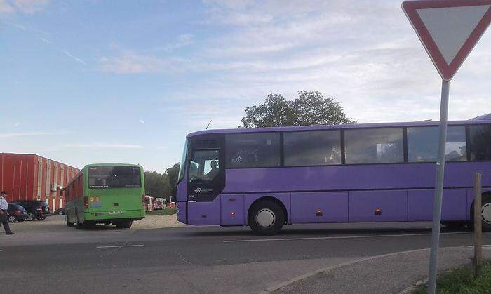 Sechs weitere Busse trafen am Abend in Gornja Radgona ein