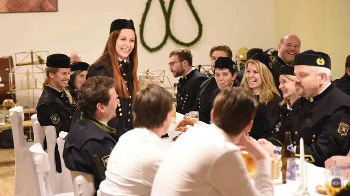 Für Lisa Maria Kaiser stellt die Wahl zur Reiftanzbraut eine "große Ehre" dar. Als Tromepterin bei der Bergakapelle Hüttenberg war sie schon drei Mal beim Reiftanz dabei: "Jetzt erlebe ich dieses großartige Fest aus einem anderen Blickwinkel“.