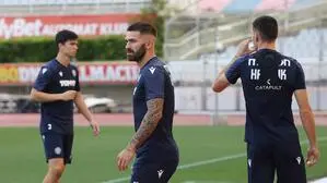Drei Fußballspieler auf einem Fußballplatz | Symbolfoto: Hajduk Split Spieler beim  Training.