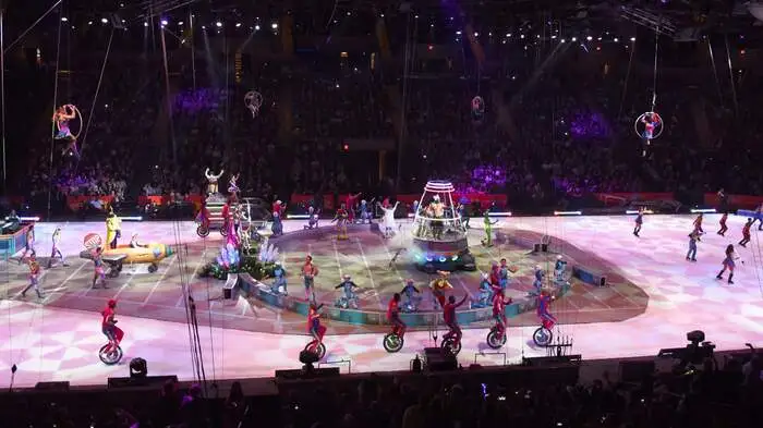 Das gesamte Ensemble sang das traditionelle Abschiedslied "Auld Lang Syne".