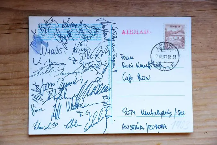 Post aus Japan von der Eishockey-WM an eine Café-Betreiberin in Keutschach....