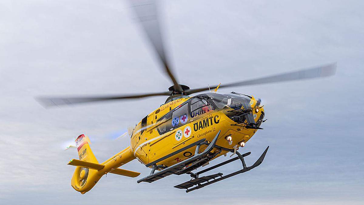 Rettungshubschrauber C-14 musste am Samstag dreimal wegen Skiunfällen losfkliegen