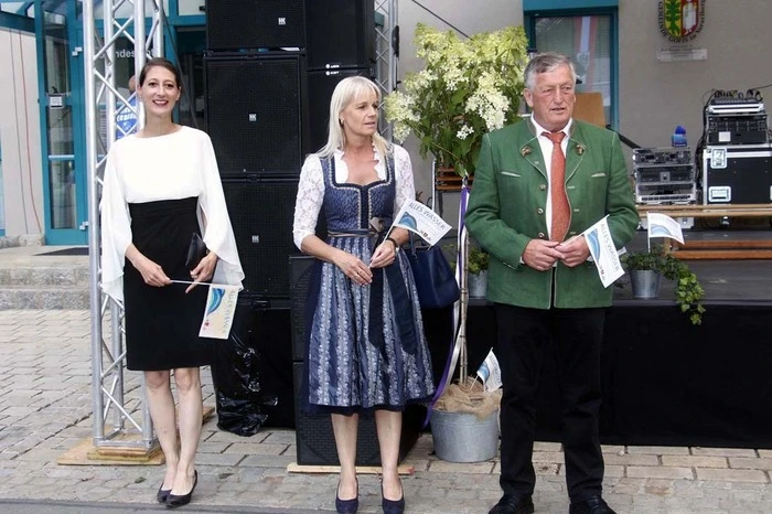 Bürgermeister Franz Handler, Tourismusvorsitzende Maria Perl und Rogner-Direktorin Melanie Franke begrüßten eine Vielzahl von Ehrengästen...