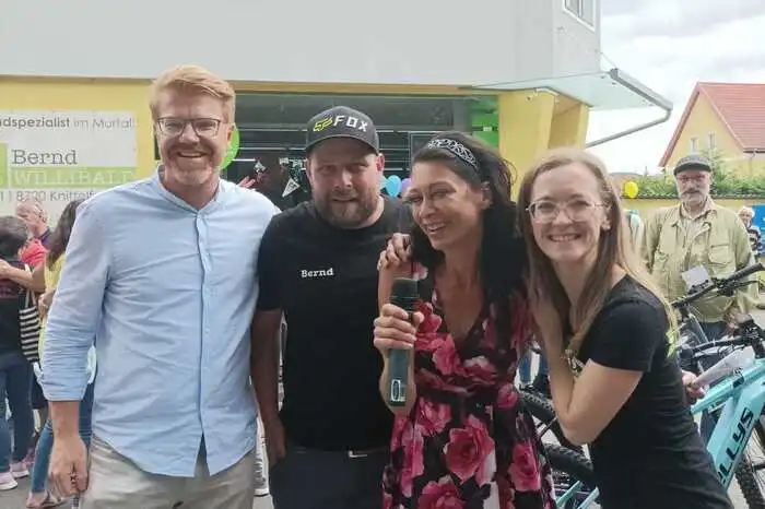Außerdem die Stadtgemeinde Knittelfeld, vertreten durch Bürgermeister Harald Bergmann und Vize Erwin Schabhüttl.