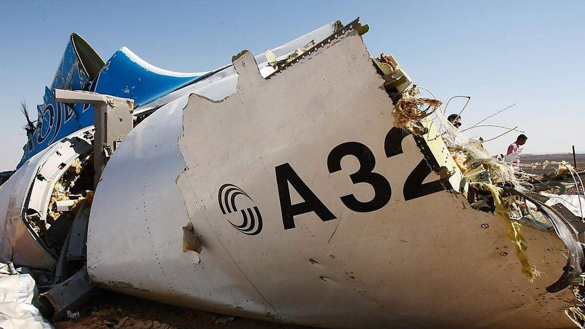 Die Überreste des russischen Ferienfliegers nach dem Absturz