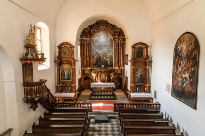 Außerdem ist nun die angrenzende Antoniuskirche  direkt an das Haus angebunden.